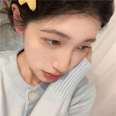 夏日天空的那匹红马